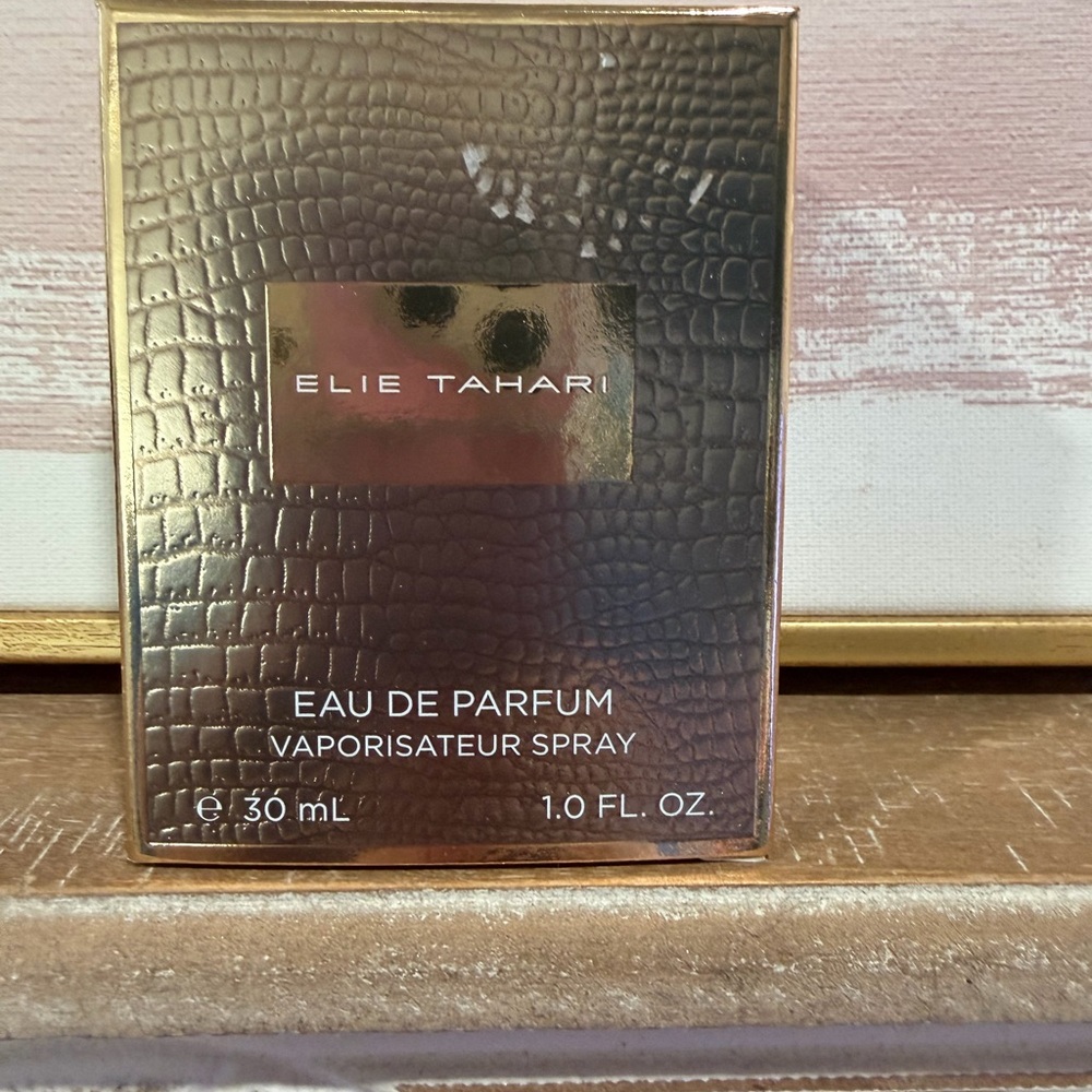 Elie Tahari Textured Gold Packaging